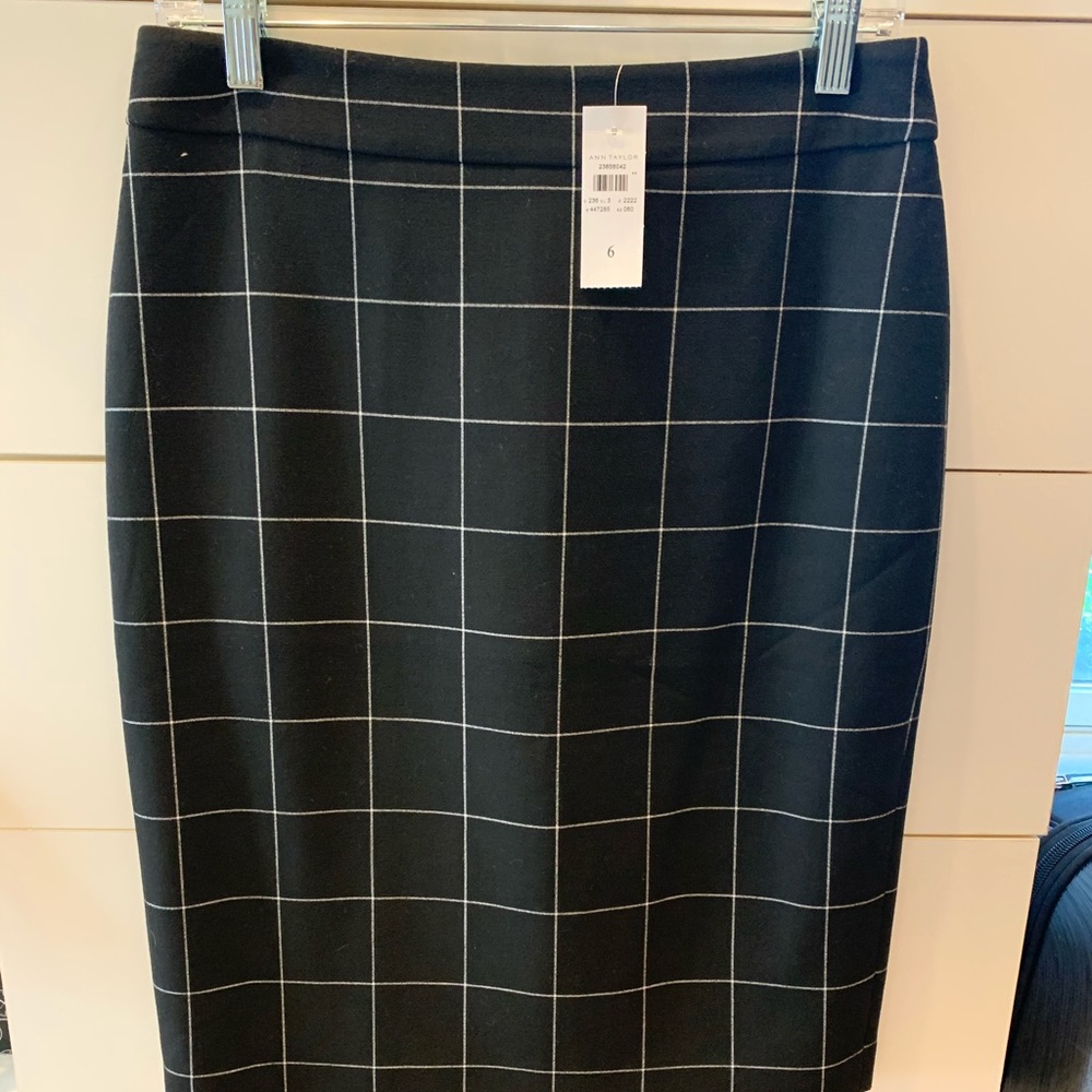 NWT Ann Taylor Black White Skirt Sz 6